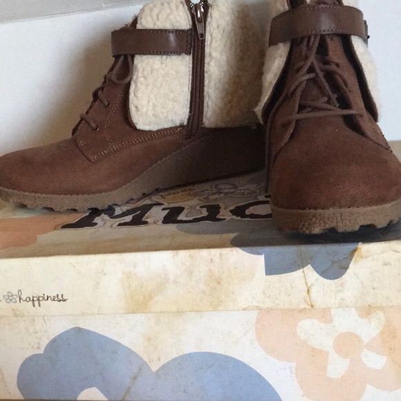 Mudd High Heeled Booties - Picture 3 of 5